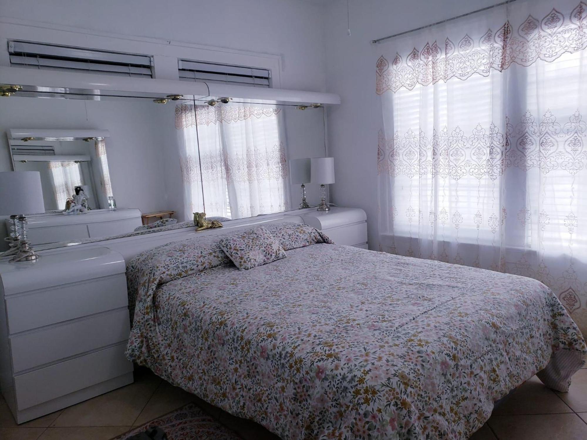 B1 Best Value On Private Bedroom With Private Bathroom In Little Havana, Miami Kültér fotó