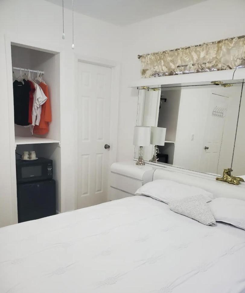 B1 Best Value On Private Bedroom With Private Bathroom In Little Havana, Miami Kültér fotó